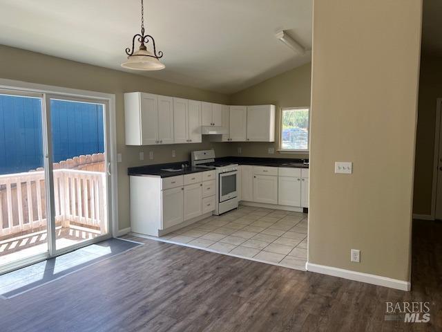 Detail Gallery Image 4 of 14 For 16214 33rd Ave, Clearlake,  CA 95422 - 3 Beds | 2 Baths