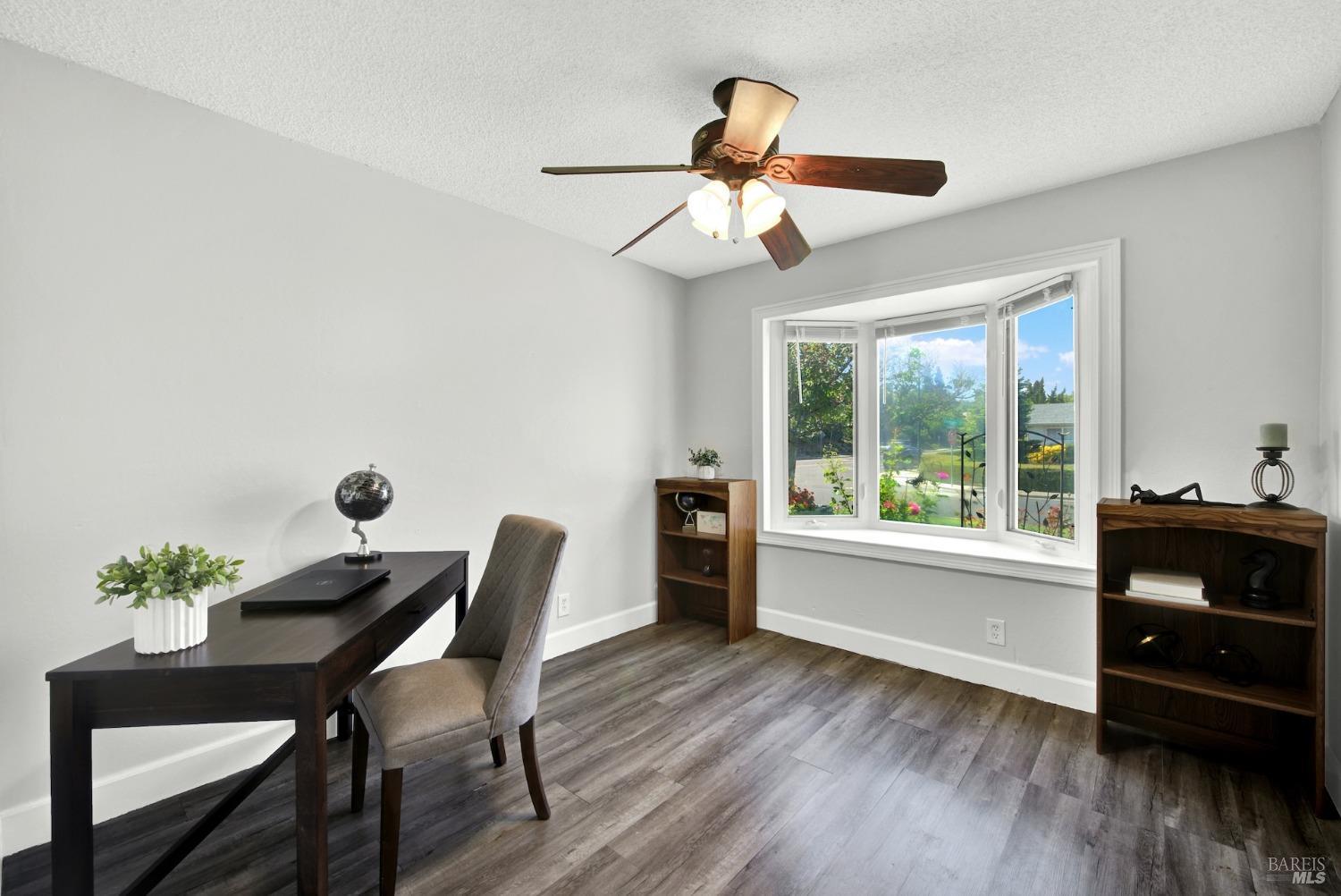 Detail Gallery Image 28 of 60 For 1199 Creekside Dr, Vacaville,  CA 95687 - 4 Beds | 2 Baths