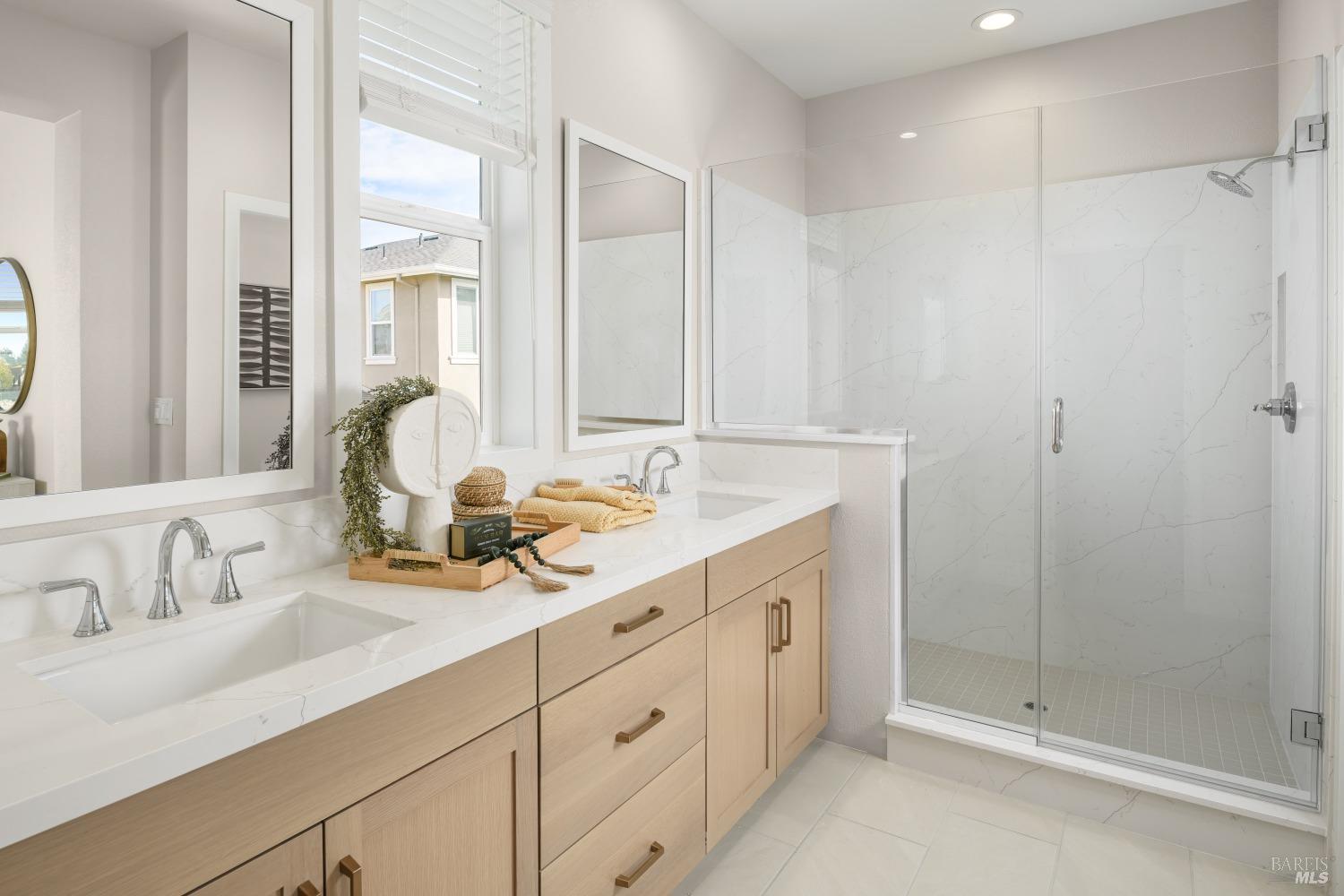 Detail Gallery Image 5 of 6 For 1548 Country Manor Dr, Santa Rosa,  CA 95403 - 3 Beds | 2/1 Baths