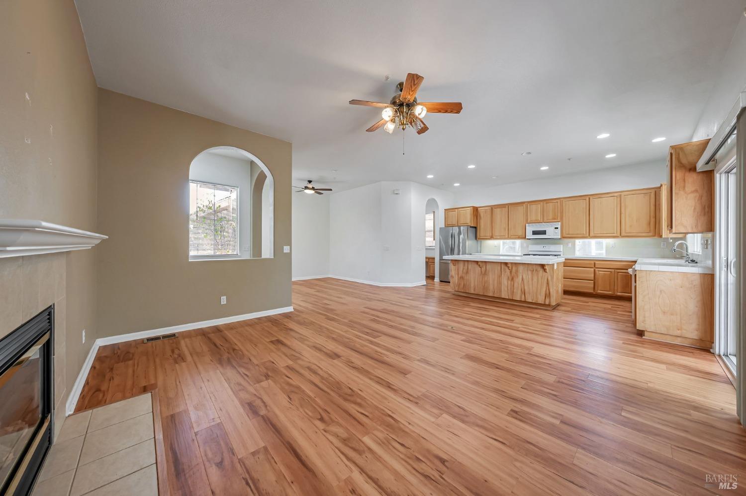 Detail Gallery Image 7 of 55 For 112 Syrah Ct, Cloverdale,  CA 95425 - 3 Beds | 2 Baths