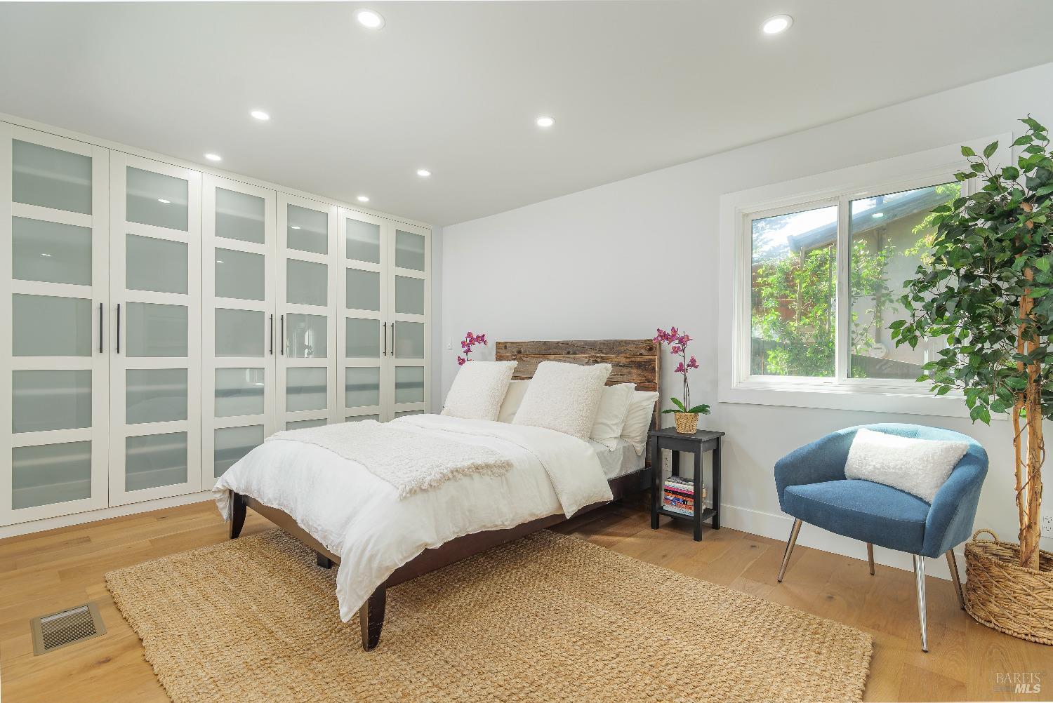 Detail Gallery Image 35 of 66 For 39 Midway Ave, Mill Valley,  CA 94941 - 5 Beds | 3 Baths