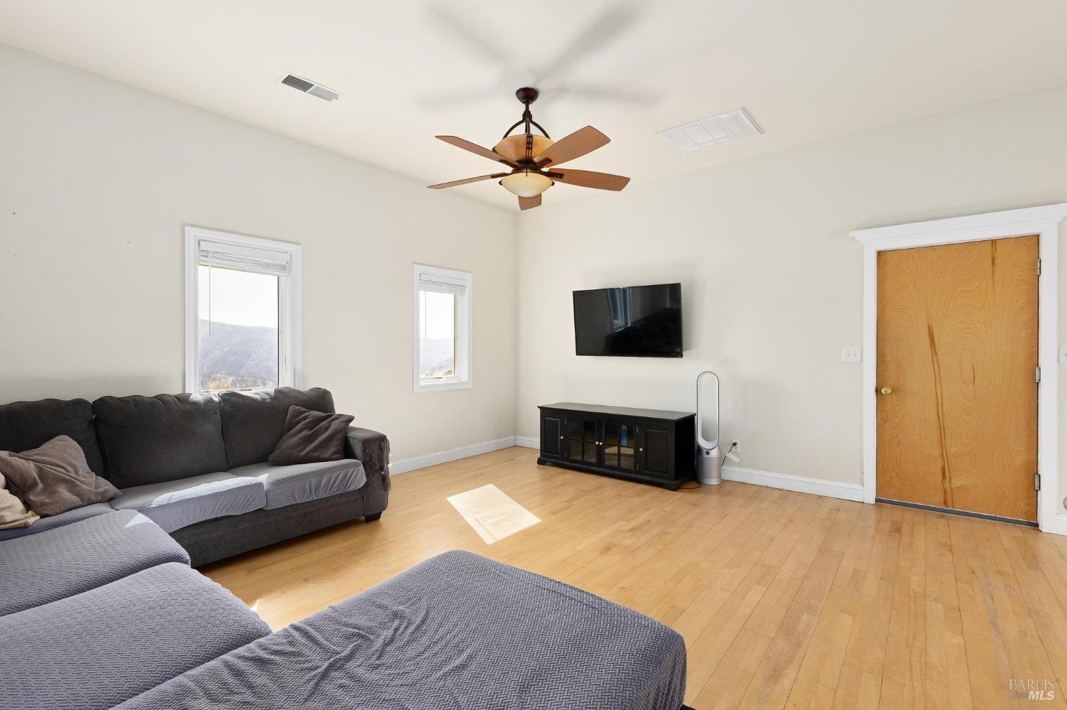 Detail Gallery Image 10 of 38 For 1126 Rimrock Dr, Napa,  CA 94558 - 2 Beds | 1/1 Baths