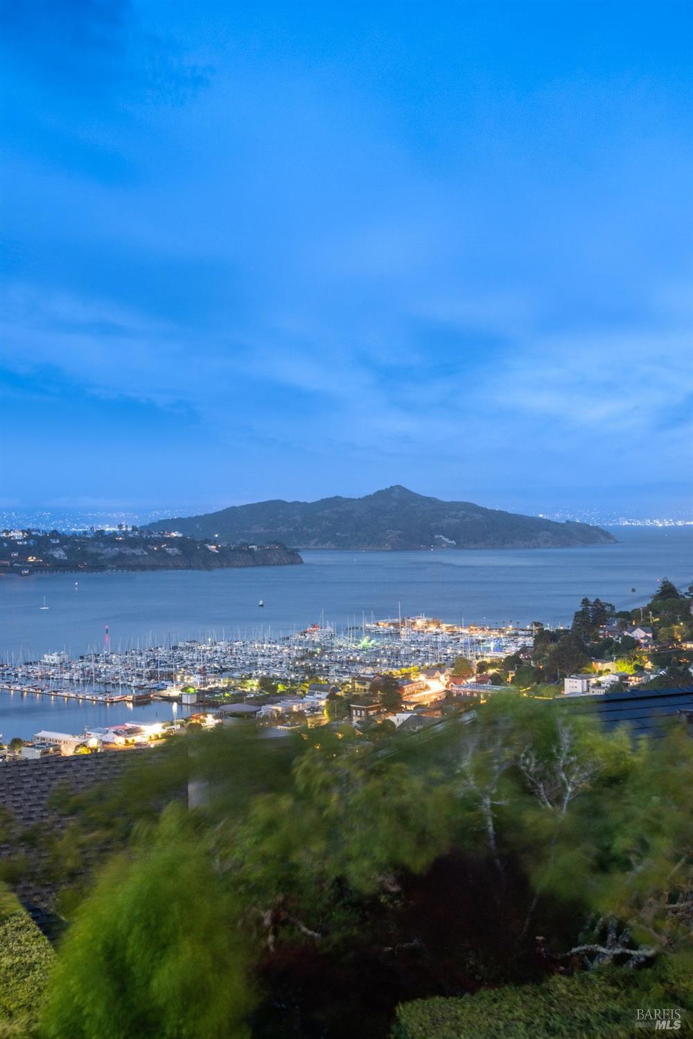 Detail Gallery Image 18 of 98 For 33 Wray Ave, Sausalito,  CA 94965 - 3 Beds | 2 Baths