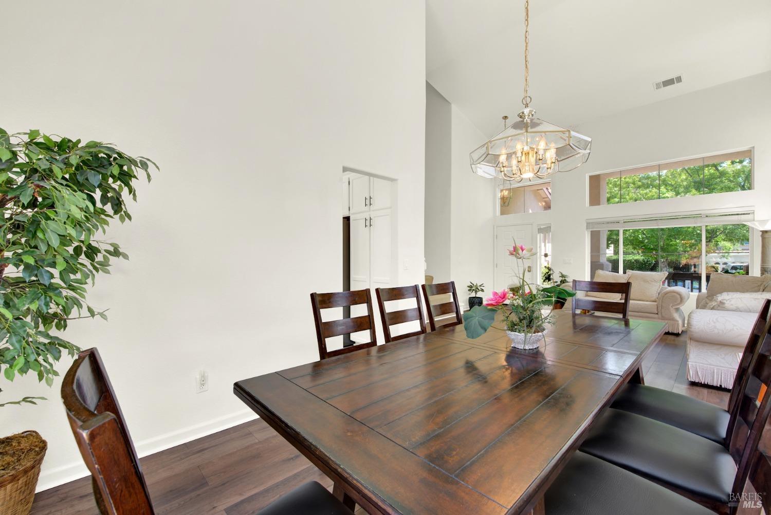 Detail Gallery Image 8 of 67 For 1917 Rollingwood Dr, Fairfield,  CA 94534 - 4 Beds | 2/1 Baths