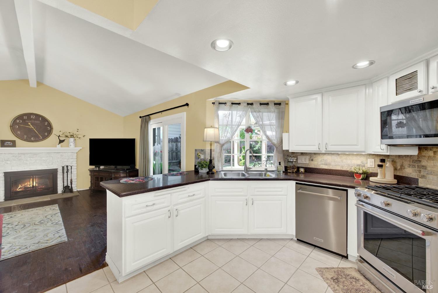 Detail Gallery Image 11 of 30 For 262 N Alamo Dr, Vacaville,  CA 95688 - 4 Beds | 2 Baths