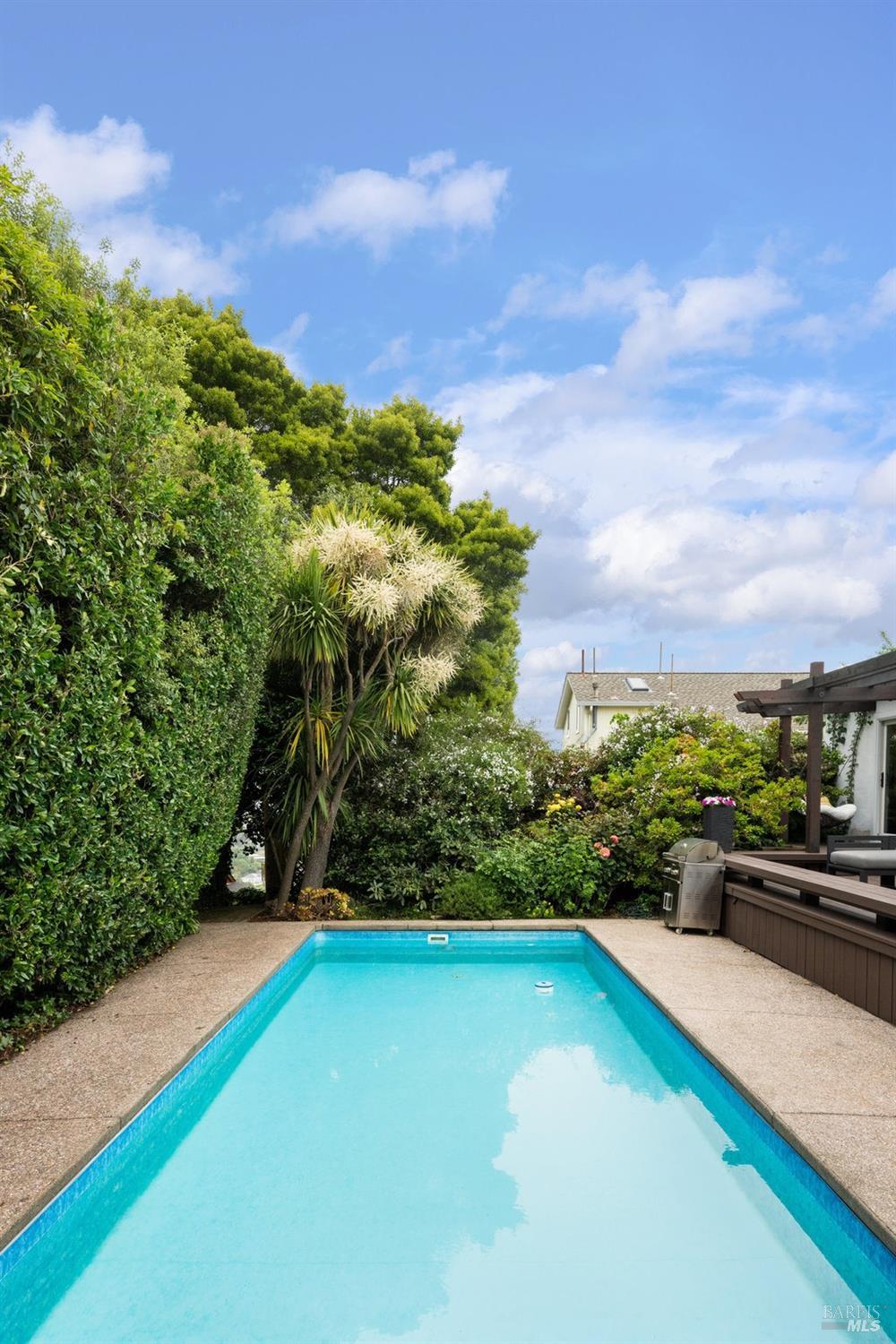 Detail Gallery Image 80 of 98 For 33 Wray Ave, Sausalito,  CA 94965 - 3 Beds | 2 Baths