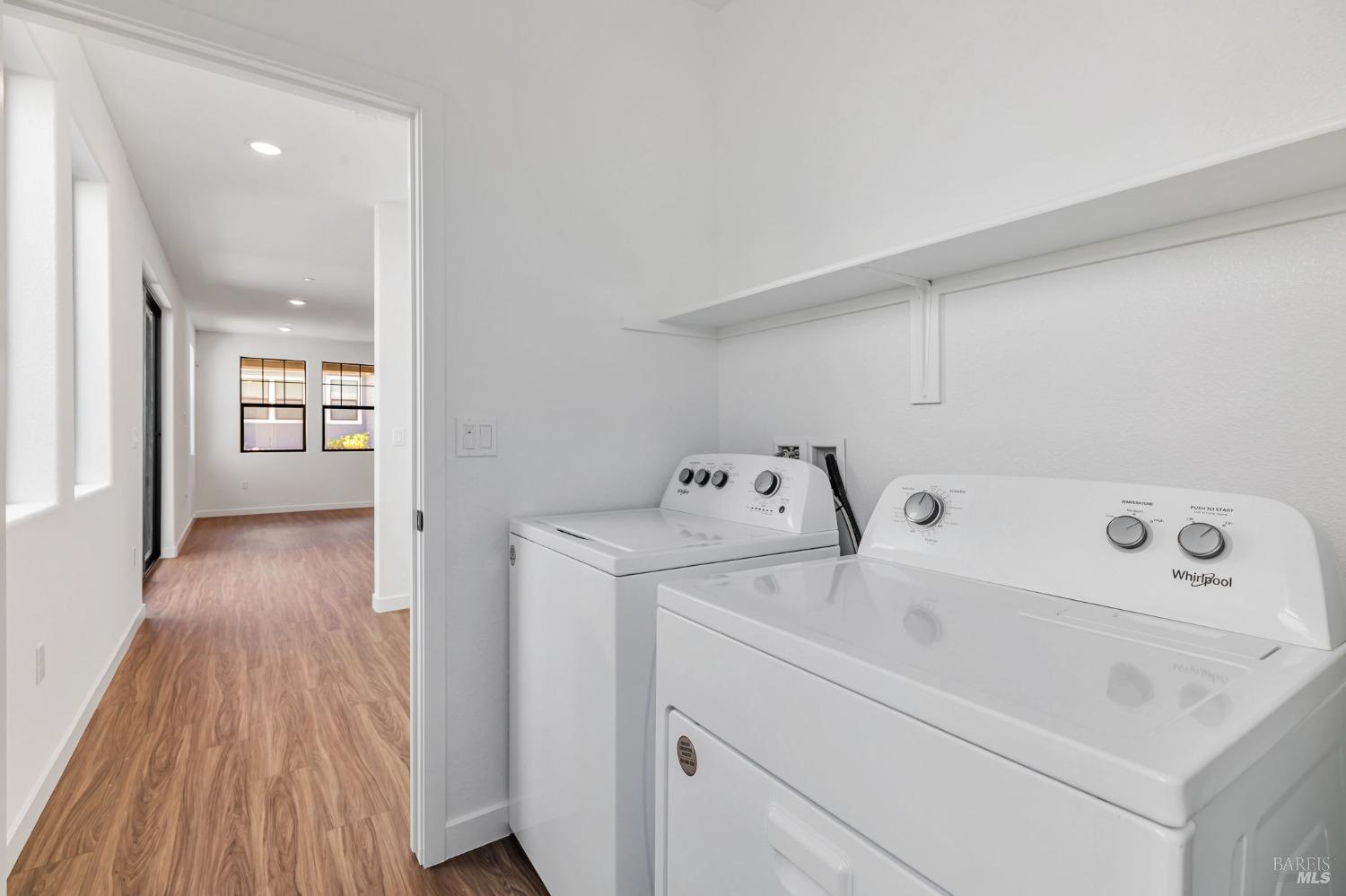 Detail Gallery Image 5 of 10 For 1558 Waterside Ln, Rohnert Park,  CA 94928 - 3 Beds | 2 Baths