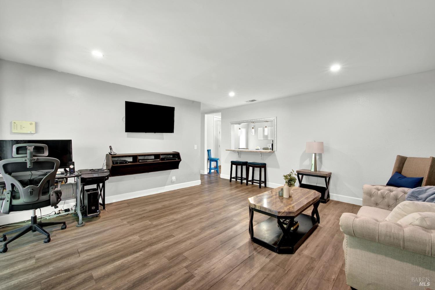 Detail Gallery Image 17 of 60 For 1199 Creekside Dr, Vacaville,  CA 95687 - 4 Beds | 2 Baths