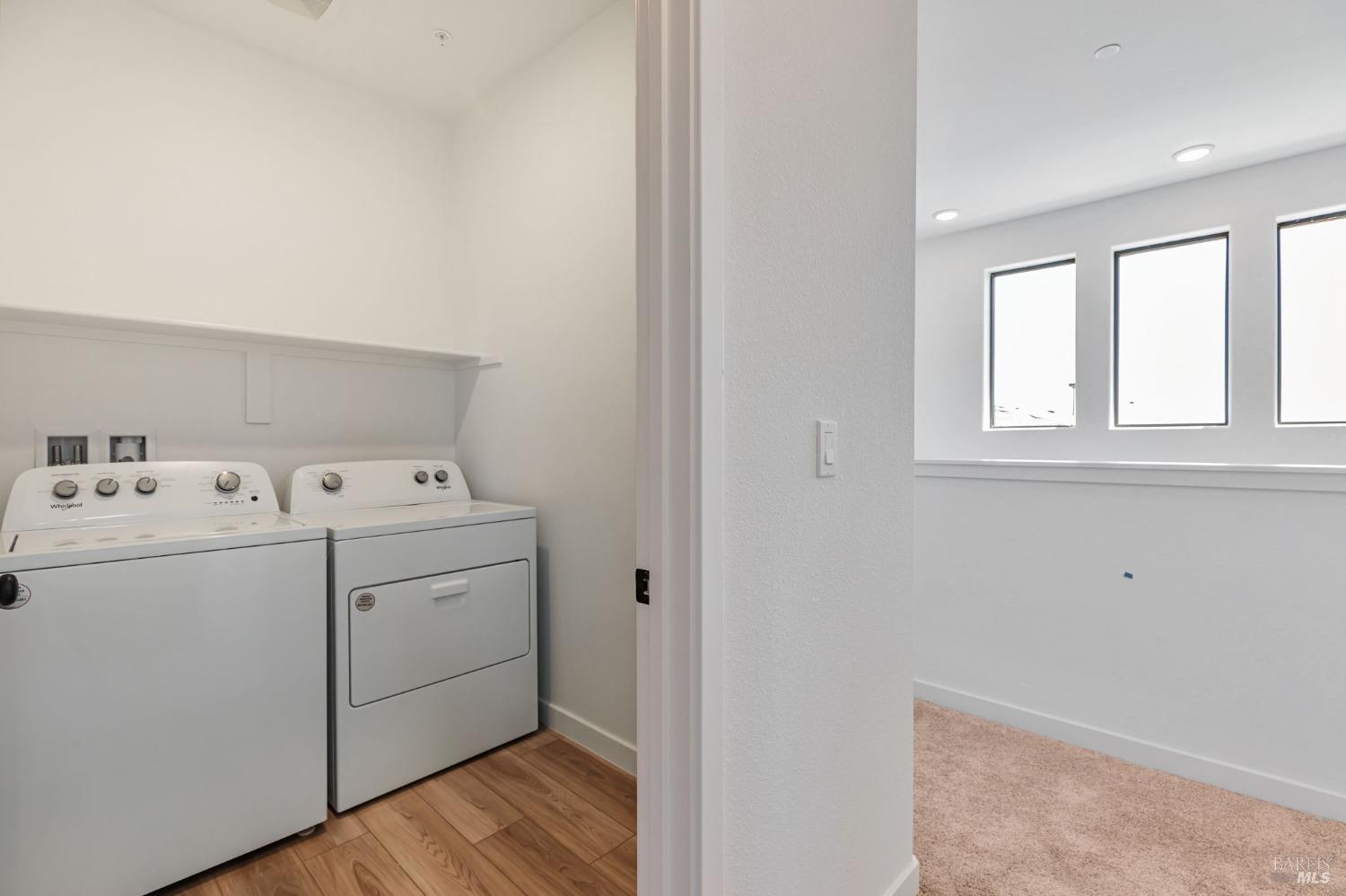 Detail Gallery Image 9 of 12 For 1562 Waterside Ln, Rohnert Park,  CA 94928 - 3 Beds | 2/1 Baths