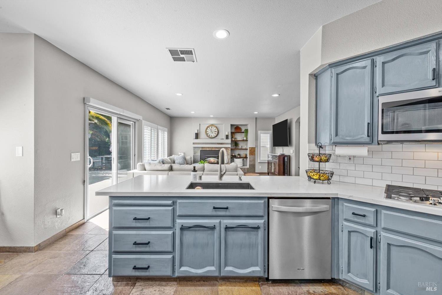 Detail Gallery Image 17 of 55 For 319 Birchwood Ct, Vacaville,  CA 95688 - 4 Beds | 2/1 Baths