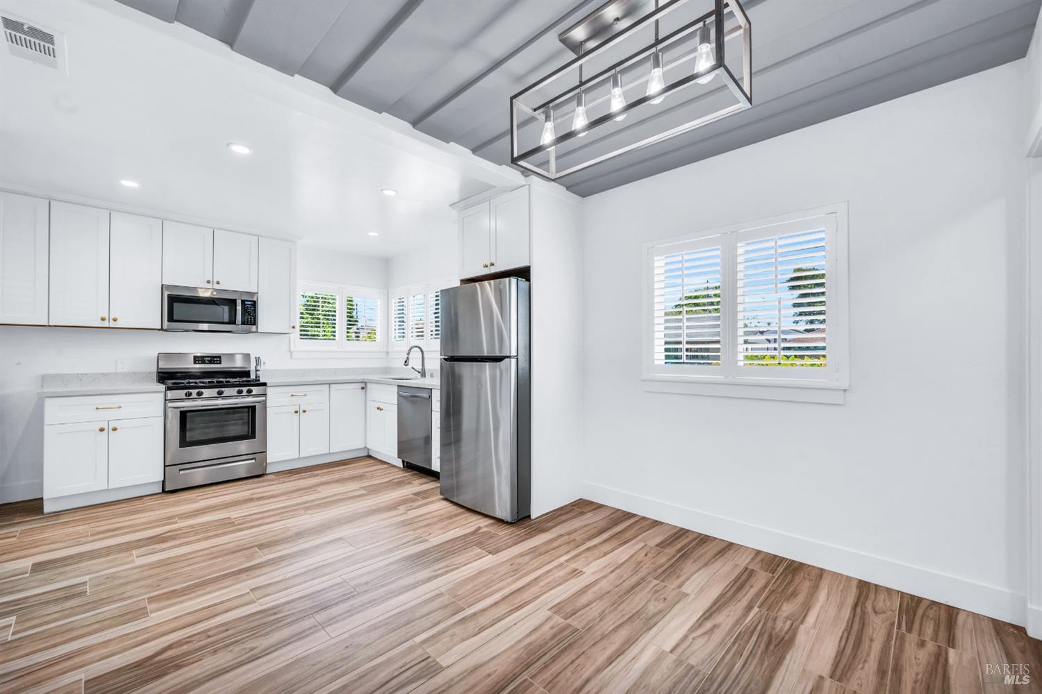Detail Gallery Image 7 of 29 For 1444 Ohio St, Vallejo,  CA 94590 - 3 Beds | 2 Baths