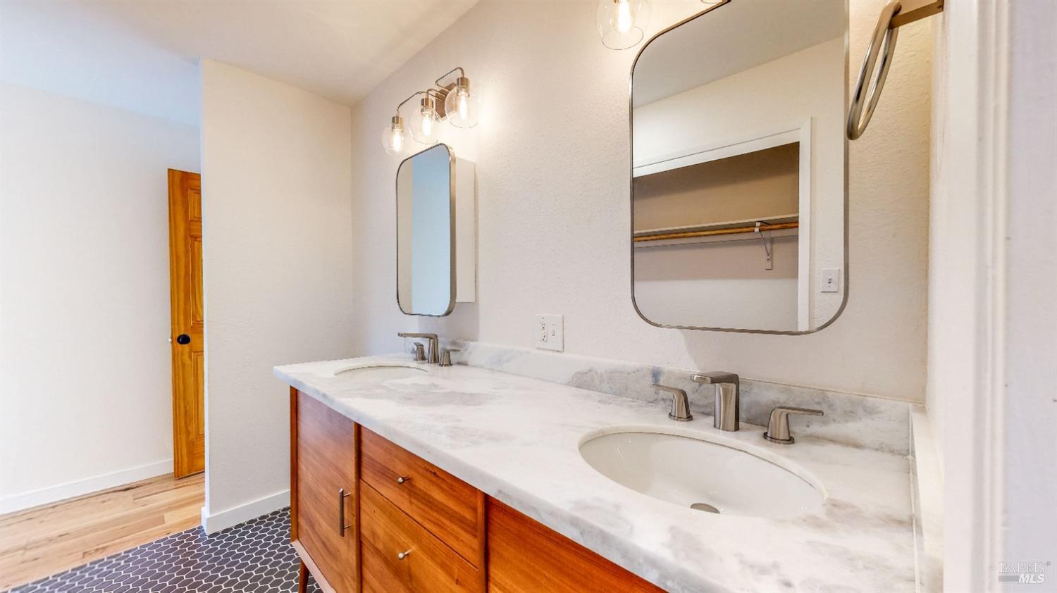 Detail Gallery Image 16 of 62 For 2061 Woodside Dr, Santa Rosa,  CA 95404 - 3 Beds | 2 Baths