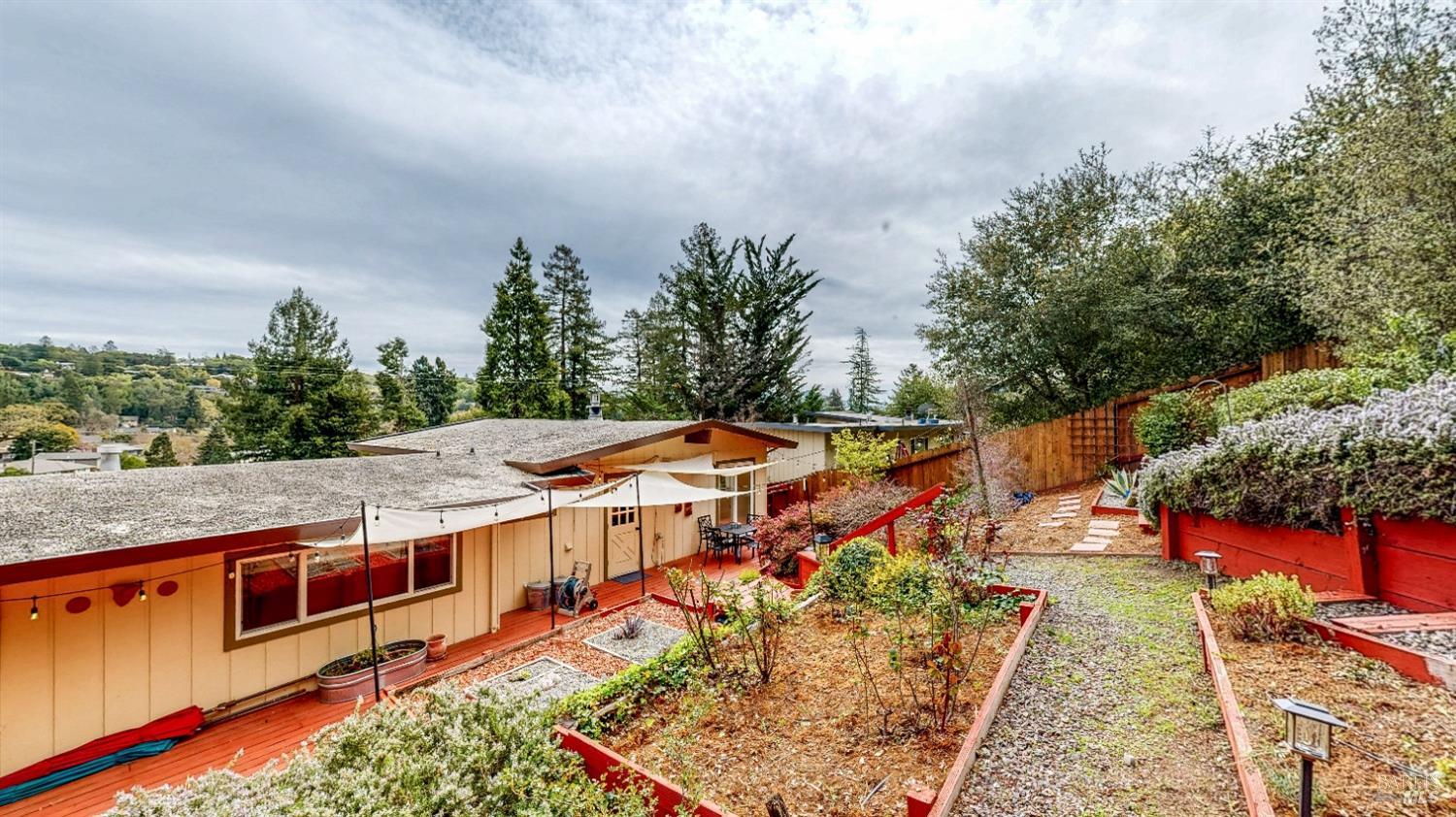 Detail Gallery Image 34 of 62 For 2061 Woodside Dr, Santa Rosa,  CA 95404 - 3 Beds | 2 Baths