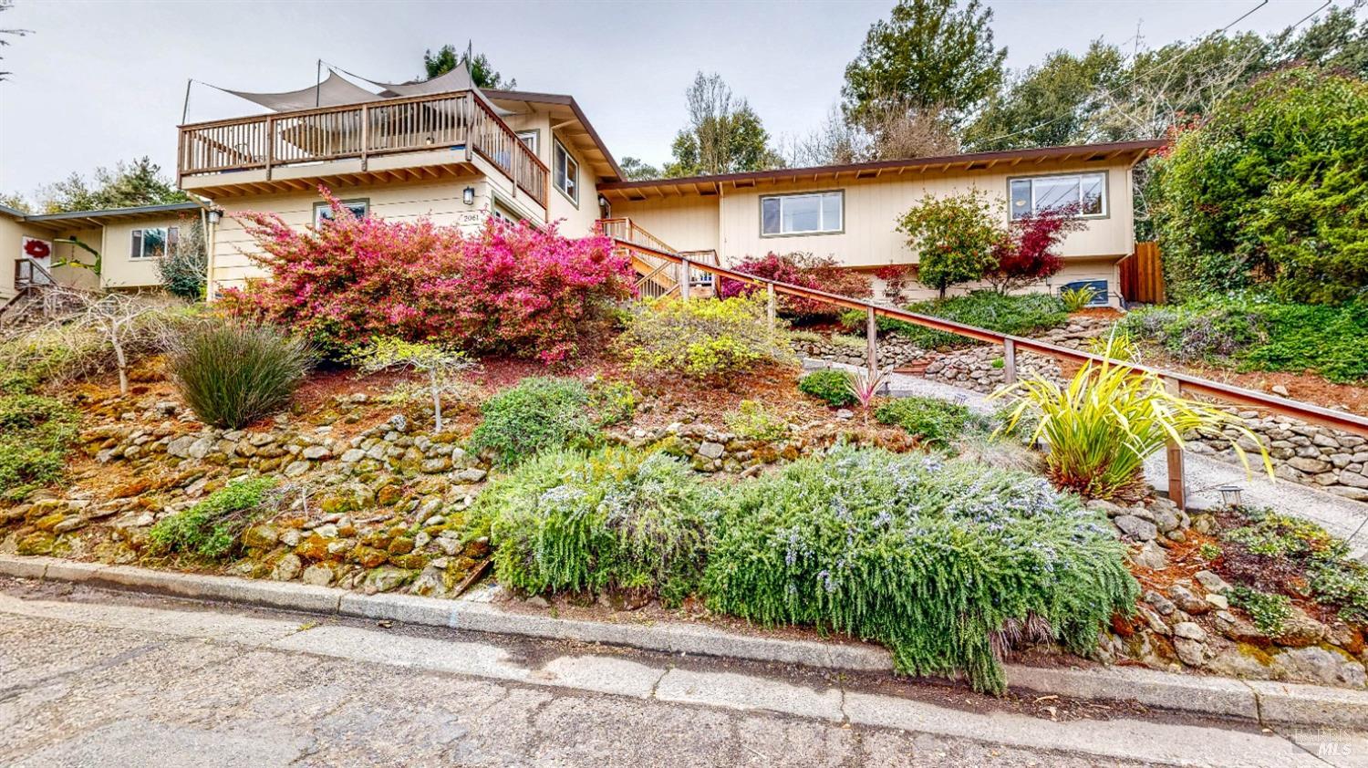 Detail Gallery Image 1 of 62 For 2061 Woodside Dr, Santa Rosa,  CA 95404 - 3 Beds | 2 Baths