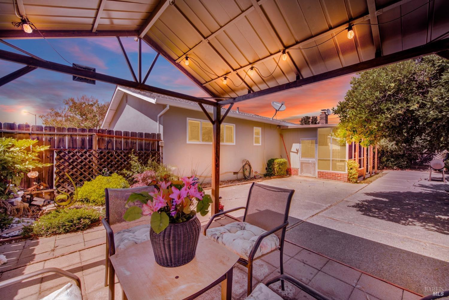 Detail Gallery Image 60 of 60 For 1199 Creekside Dr, Vacaville,  CA 95687 - 4 Beds | 2 Baths