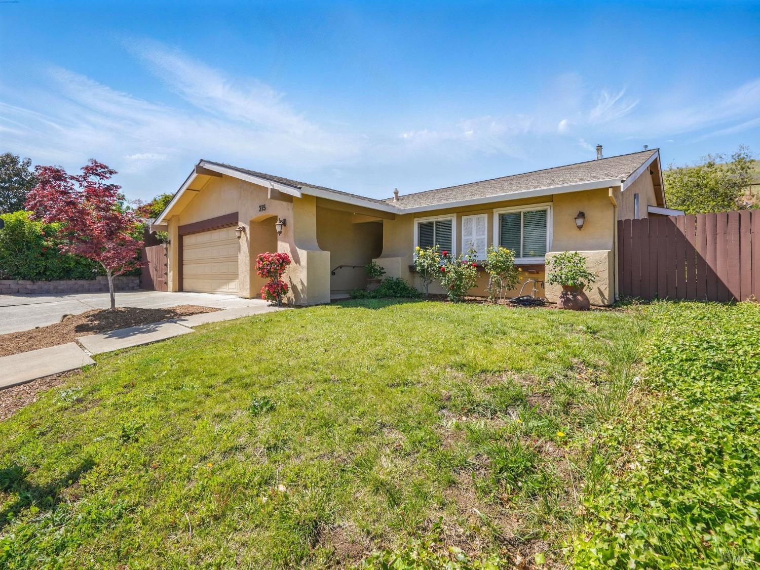 Detail Gallery Image 2 of 30 For 215 Panorama Dr, Benicia,  CA 94510 - 3 Beds | 2 Baths