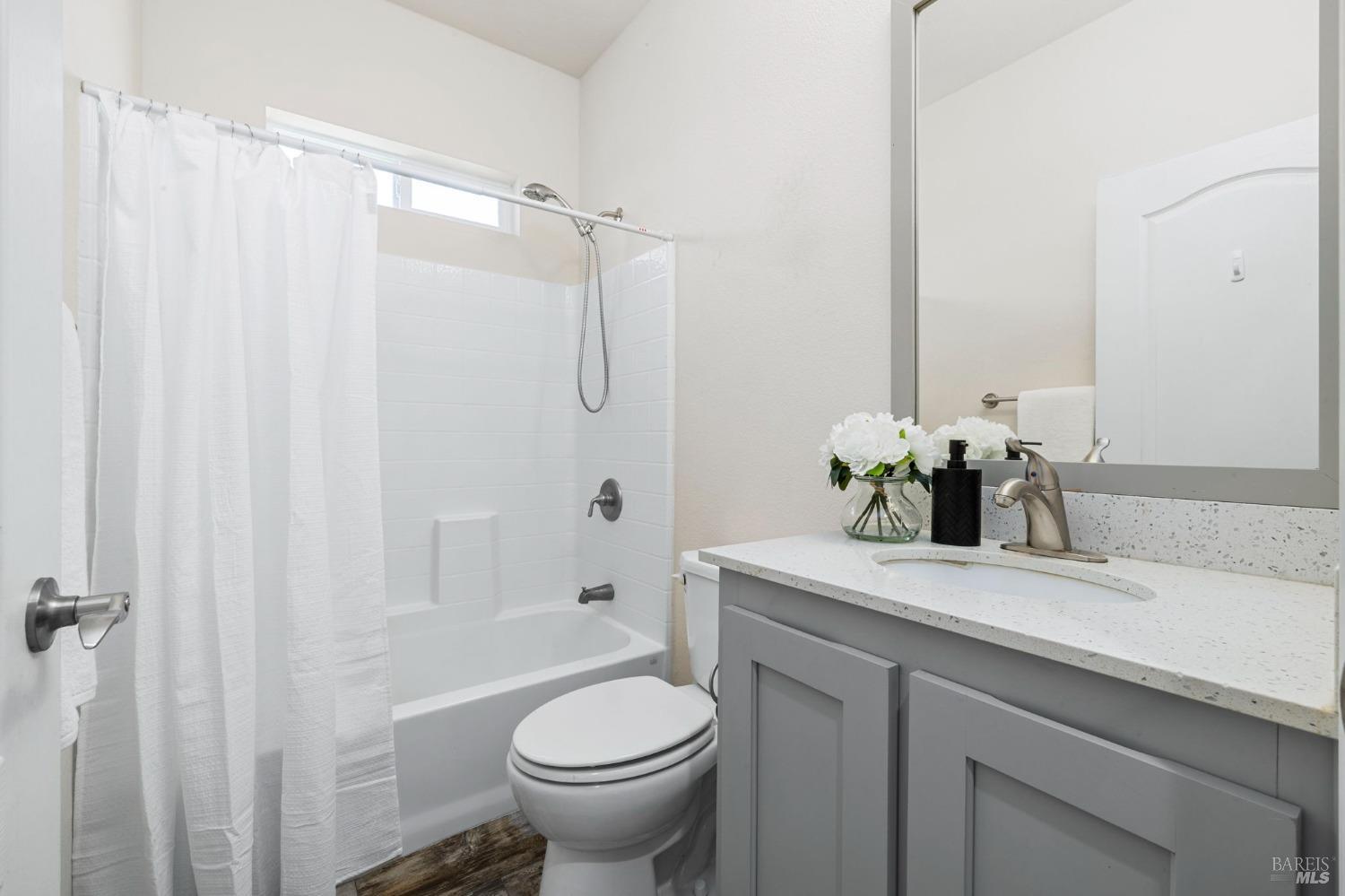 Detail Gallery Image 12 of 20 For 3116 Loretta Way, Santa Rosa,  CA 95403 - 3 Beds | 2 Baths