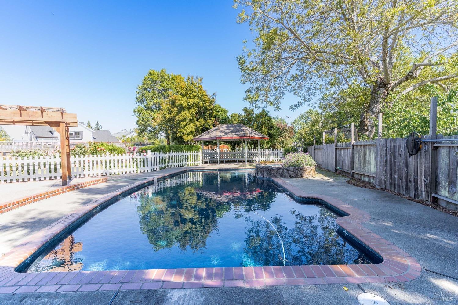 Detail Gallery Image 29 of 36 For 3756 Cano Ct, Napa,  CA 94558 - 4 Beds | 3/1 Baths