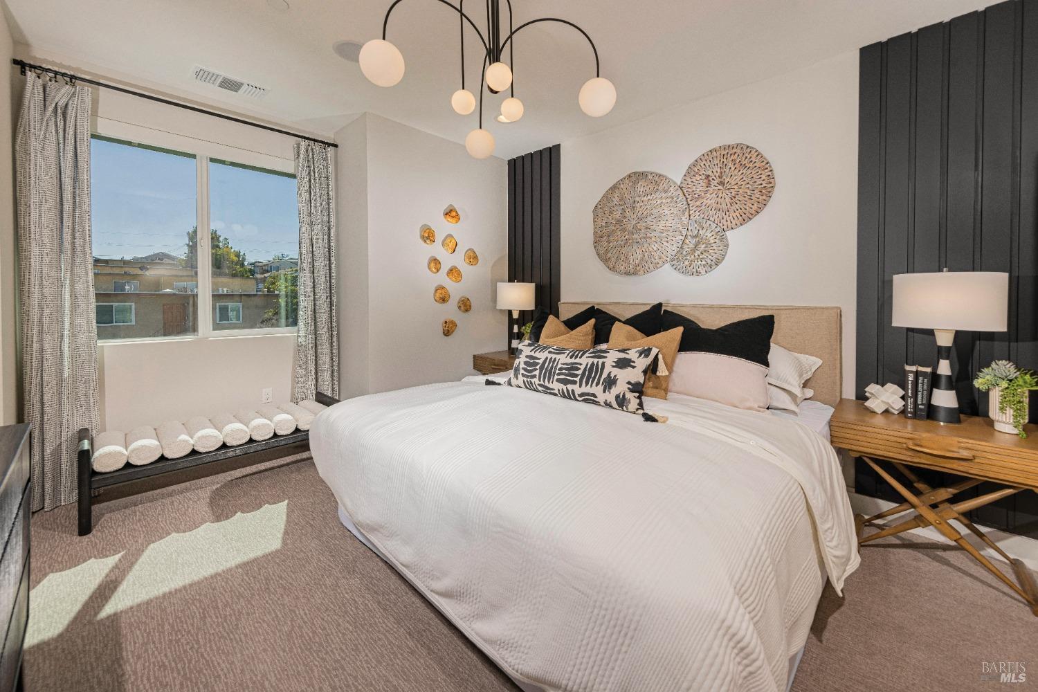 Detail Gallery Image 4 of 10 For 5190 Blossom Cir, Richmond,  CA 94804 - 3 Beds | 3 Baths