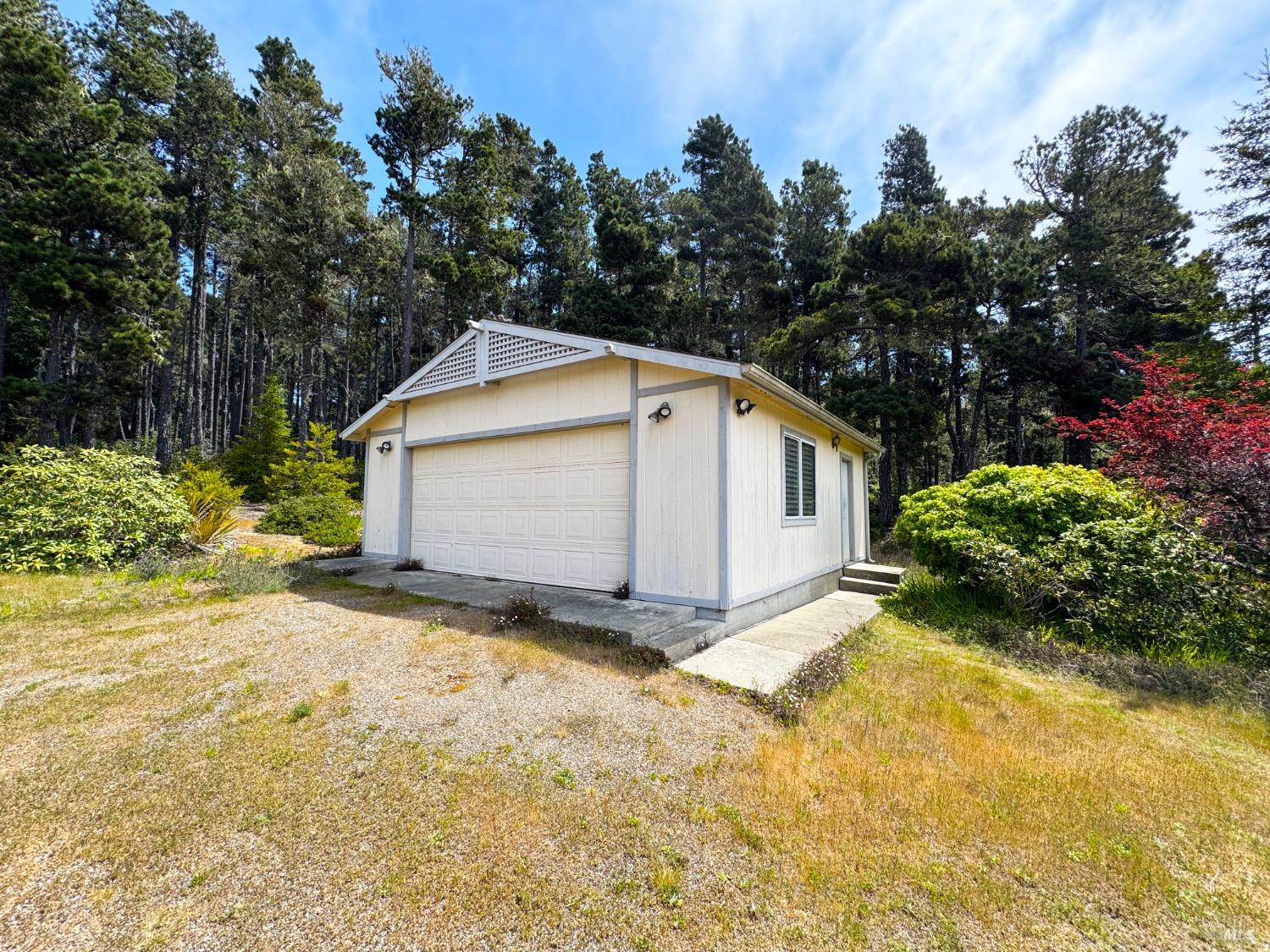 Detail Gallery Image 11 of 28 For 24680 Ten Mile Rd, Point Arena,  CA 95468 - 3 Beds | 2 Baths