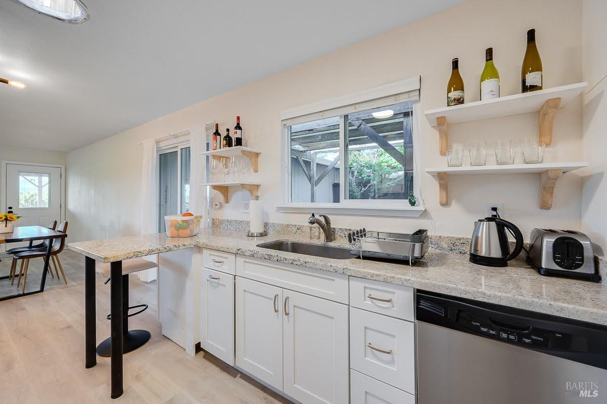 Detail Gallery Image 23 of 82 For 725 Lytton Station Rd, Healdsburg,  CA 95448 - 7 Beds | 5 Baths