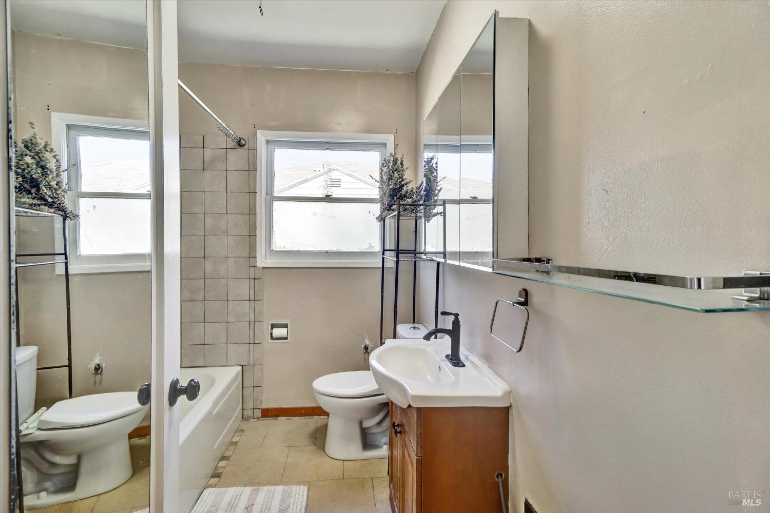 Detail Gallery Image 8 of 46 For 1467 Ohio St, Vallejo,  CA 94590 - 2 Beds | 2 Baths