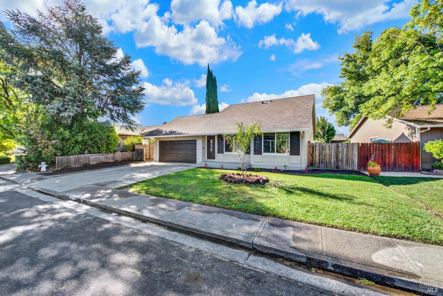 Detail Gallery Image 5 of 47 For 661 Berkeley Way, Fairfield,  CA 94533 - 4 Beds | 2 Baths