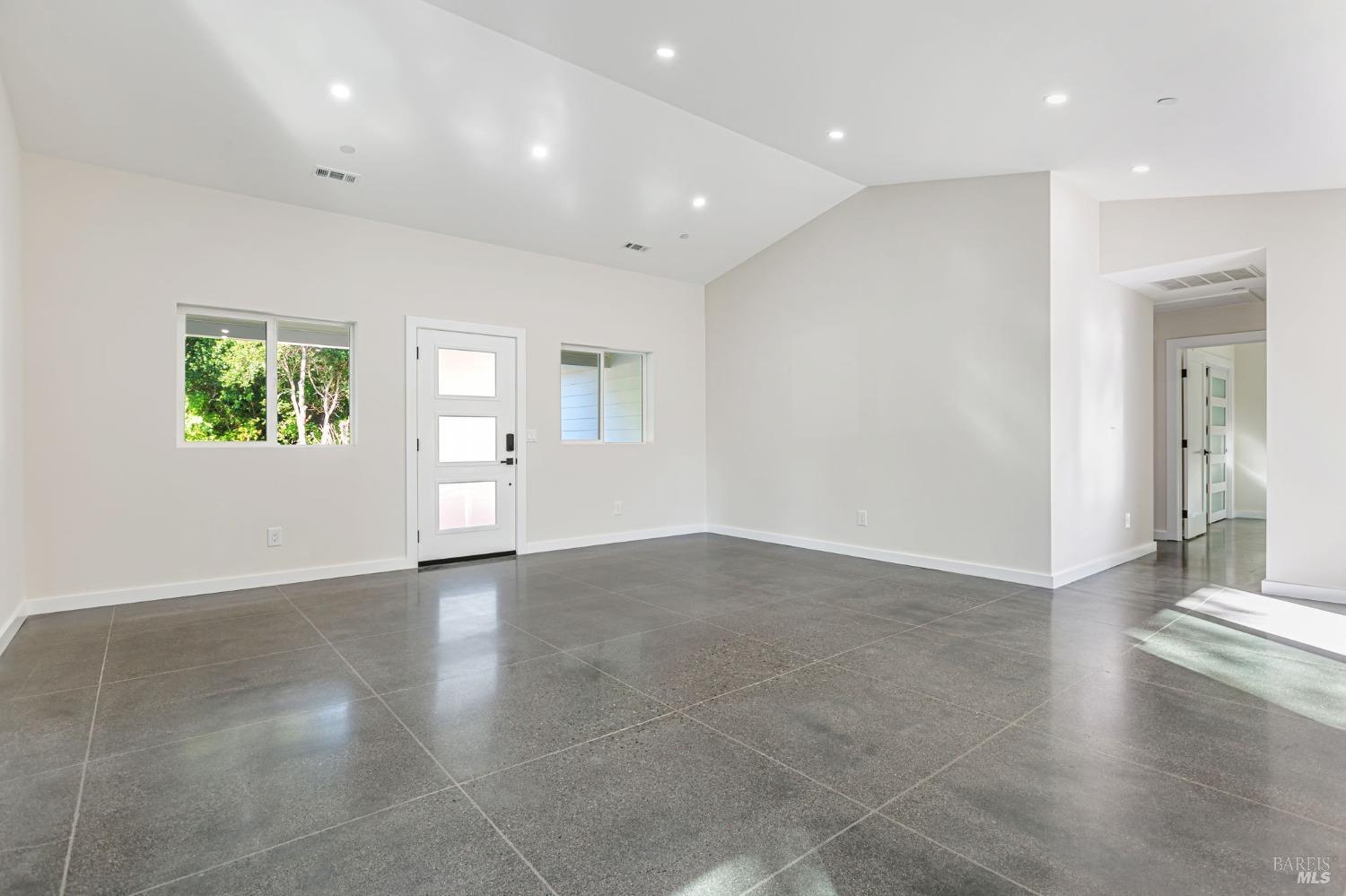 Detail Gallery Image 16 of 45 For 140 Lobo Vista Unkn, Novato,  CA 94947 - 3 Beds | 2/1 Baths