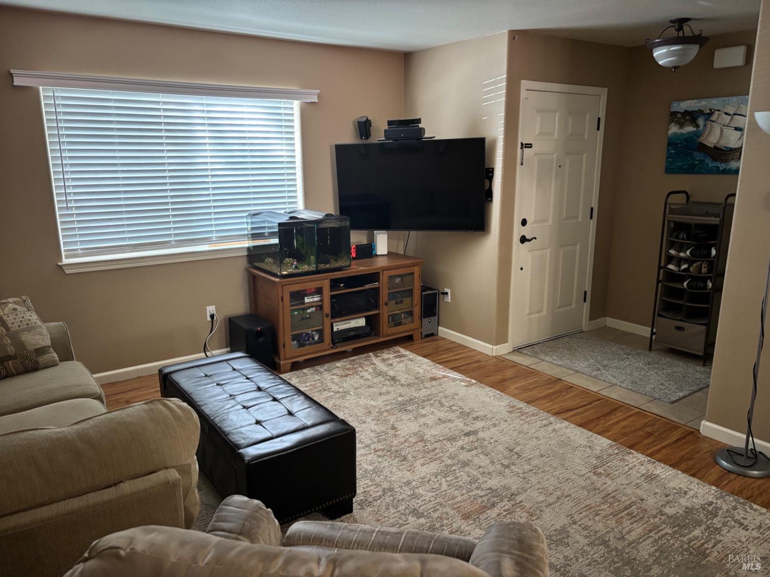 Detail Gallery Image 7 of 17 For 2322 Iroquois St, Santa Rosa,  CA 95403 - 3 Beds | 2/1 Baths