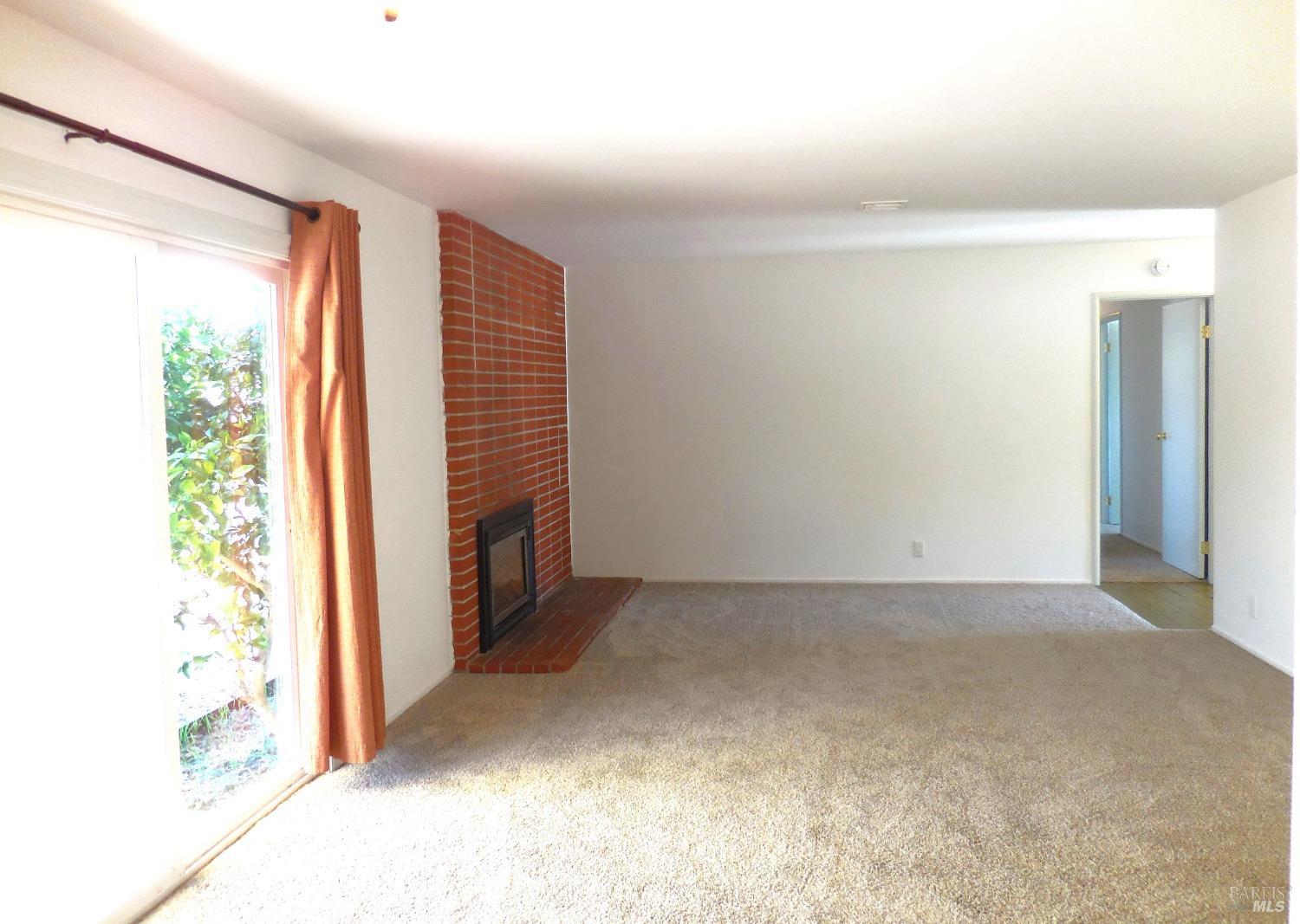 Detail Gallery Image 4 of 29 For 143 Kit Carson Way, Vallejo,  CA 94589 - 4 Beds | 2 Baths