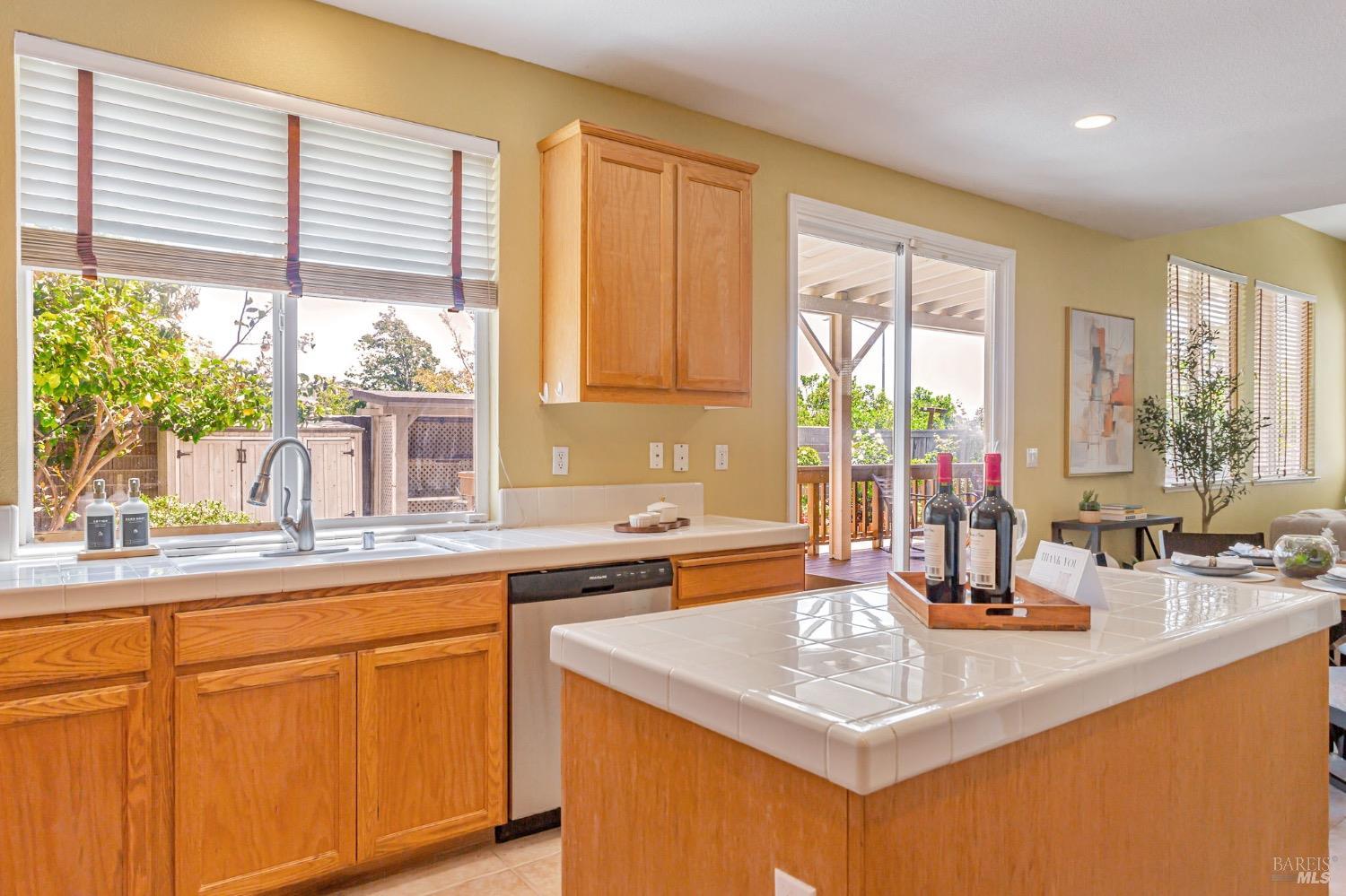 Detail Gallery Image 17 of 47 For 3264 Terrace Beach Dr, Vallejo,  CA 94591 - 4 Beds | 3 Baths