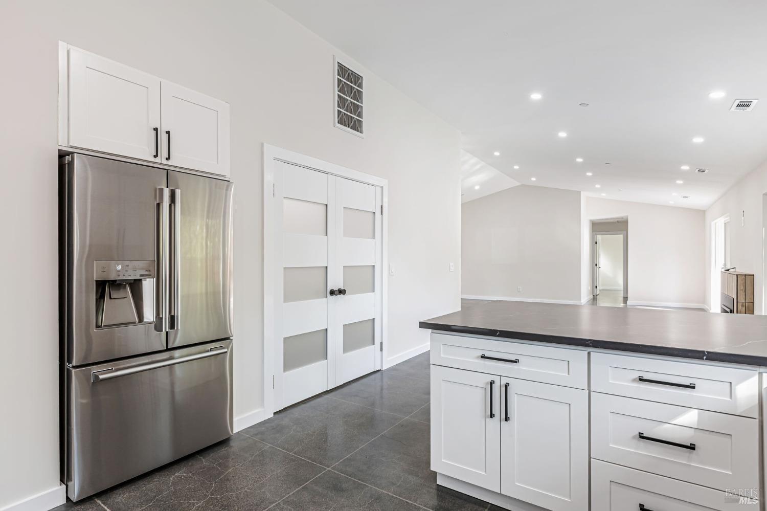 Detail Gallery Image 5 of 45 For 140 Lobo Vista Unkn, Novato,  CA 94947 - 3 Beds | 2/1 Baths