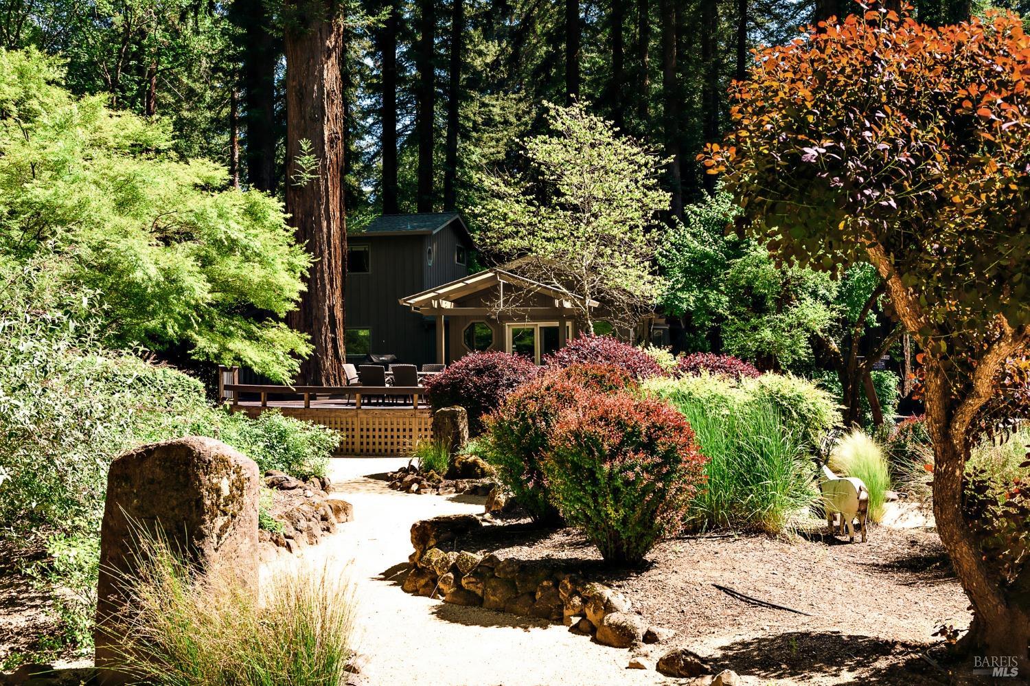 Detail Gallery Image 26 of 46 For 2859 Wallace Creek Rd, Healdsburg,  CA 95448 - 2 Beds | 2 Baths