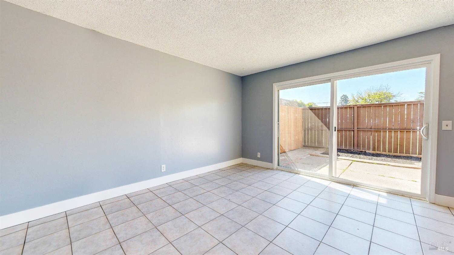 Detail Gallery Image 4 of 25 For 727 Rockwell Pl, Santa Rosa,  CA 95401 - 2 Beds | 1/1 Baths