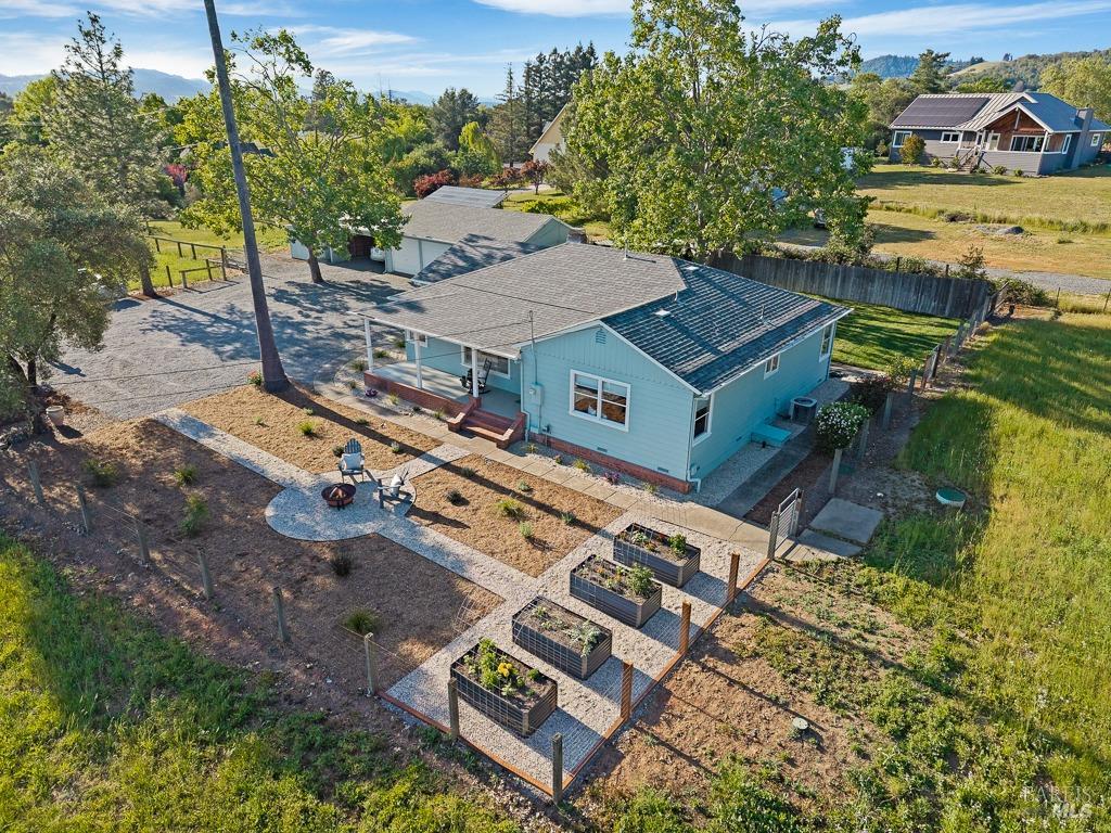 Detail Gallery Image 11 of 49 For 1021 Milk Barn Rd, Healdsburg,  CA 95448 - 3 Beds | 1 Baths