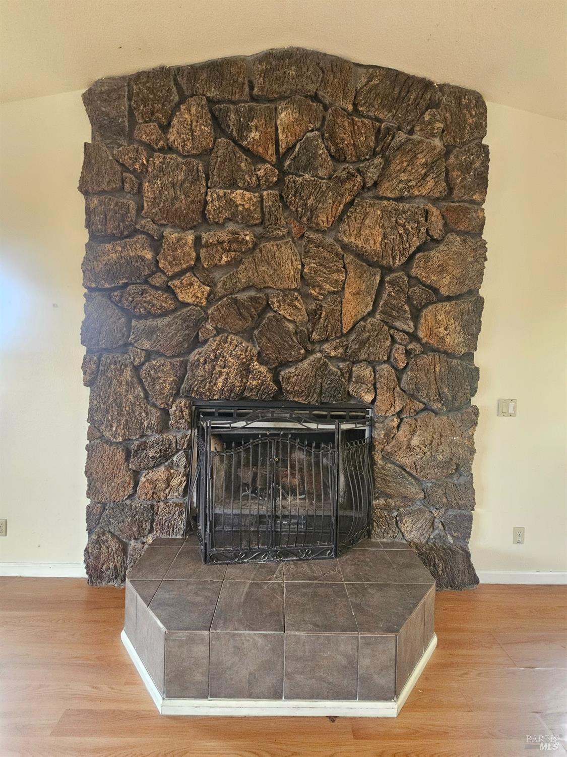 Detail Gallery Image 7 of 55 For 18834 Deer Hill Rd, Hidden Valley Lake,  CA 95467 - 4 Beds | 2/2 Baths