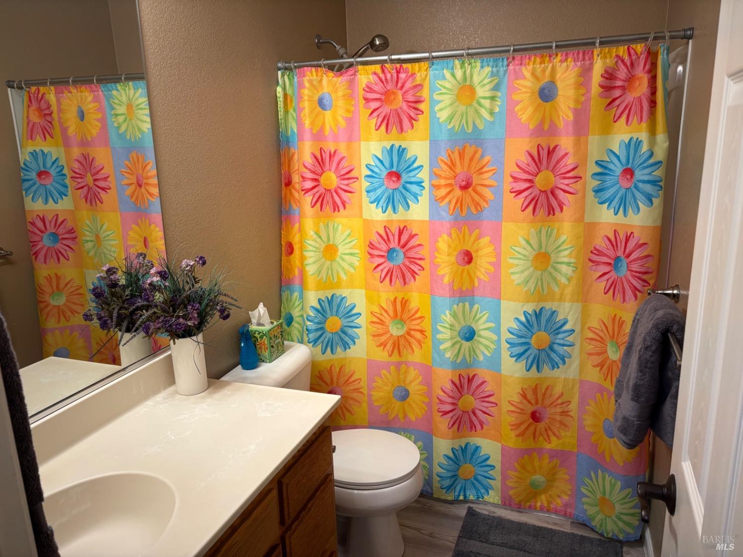 Detail Gallery Image 13 of 17 For 2322 Iroquois St, Santa Rosa,  CA 95403 - 3 Beds | 2/1 Baths