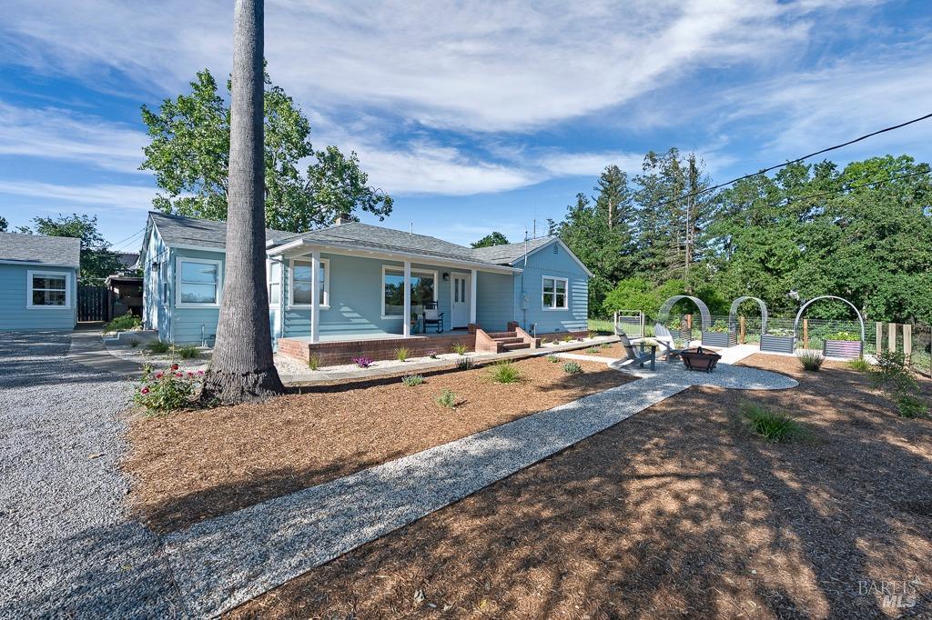 Detail Gallery Image 32 of 49 For 1021 Milk Barn Rd, Healdsburg,  CA 95448 - 3 Beds | 1 Baths