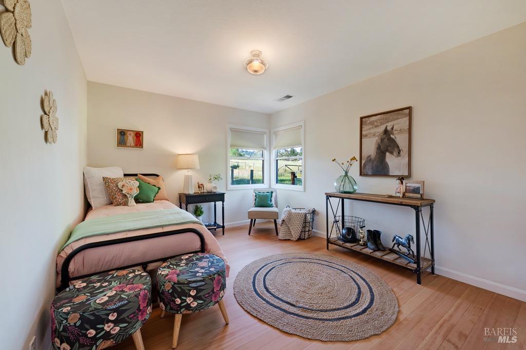 Detail Gallery Image 19 of 49 For 1021 Milk Barn Rd, Healdsburg,  CA 95448 - 3 Beds | 1 Baths