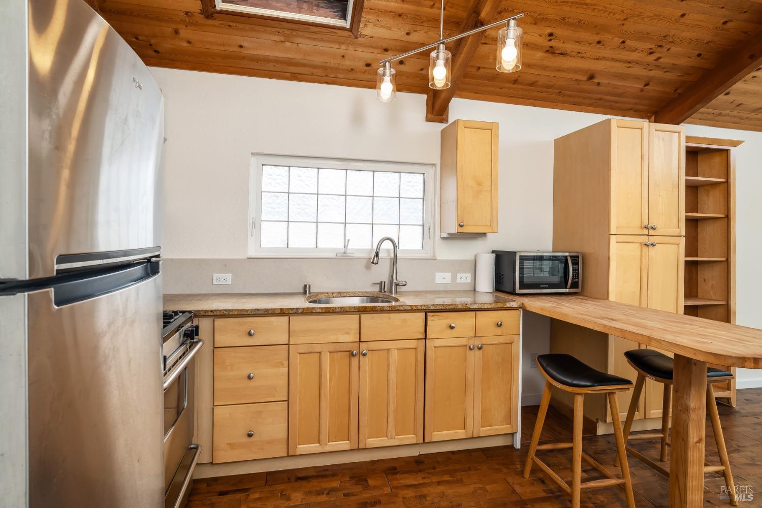Detail Gallery Image 10 of 15 For 2 Gate 6 1/2 Rd, Sausalito,  CA 94965 - 1 Beds | 1 Baths
