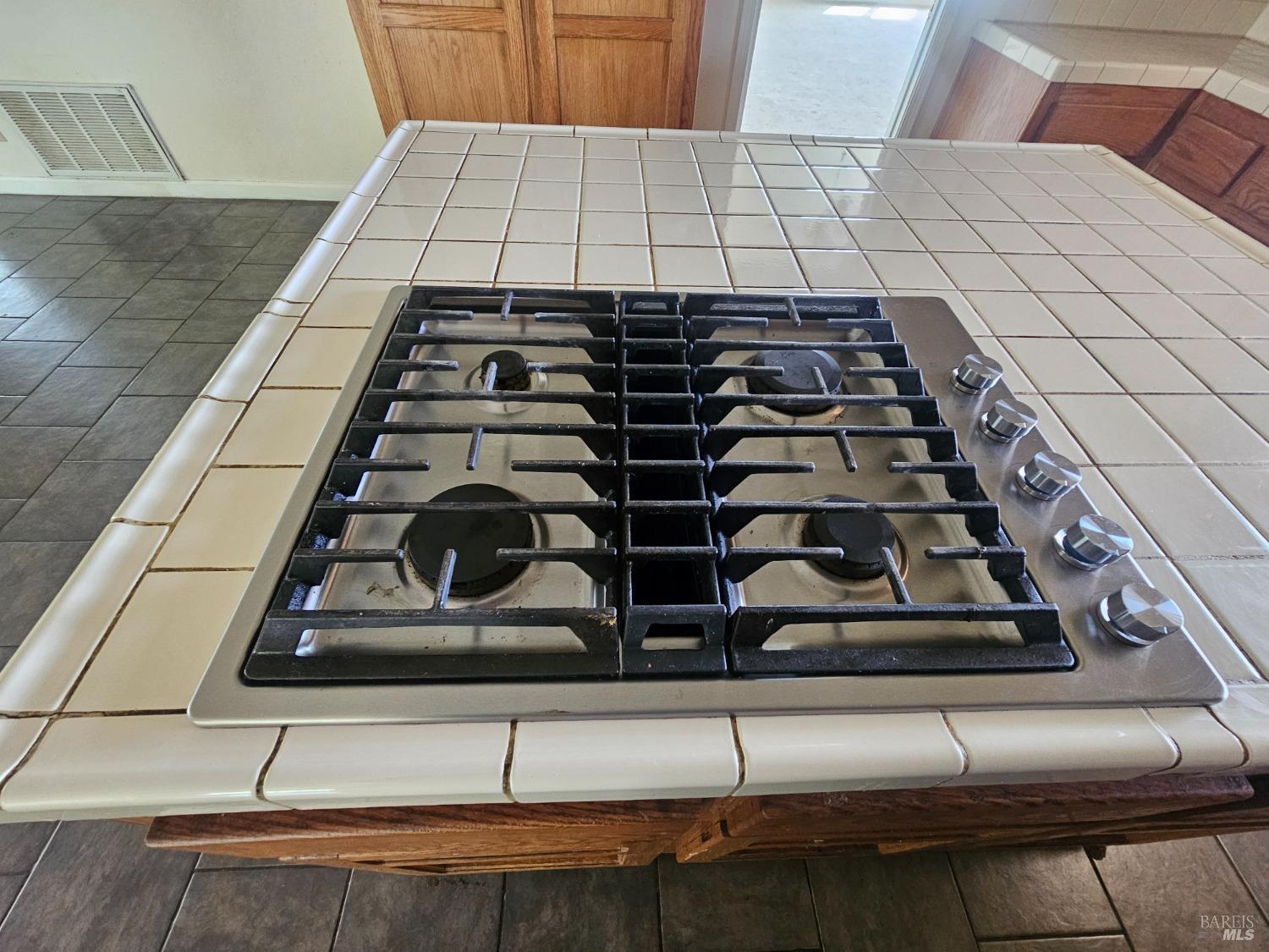 Detail Gallery Image 15 of 55 For 18834 Deer Hill Rd, Hidden Valley Lake,  CA 95467 - 4 Beds | 2/2 Baths