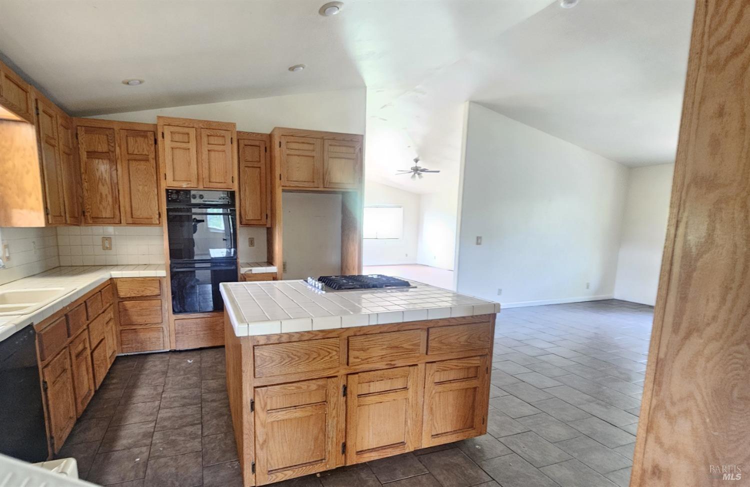 Detail Gallery Image 16 of 55 For 18834 Deer Hill Rd, Hidden Valley Lake,  CA 95467 - 4 Beds | 2/2 Baths