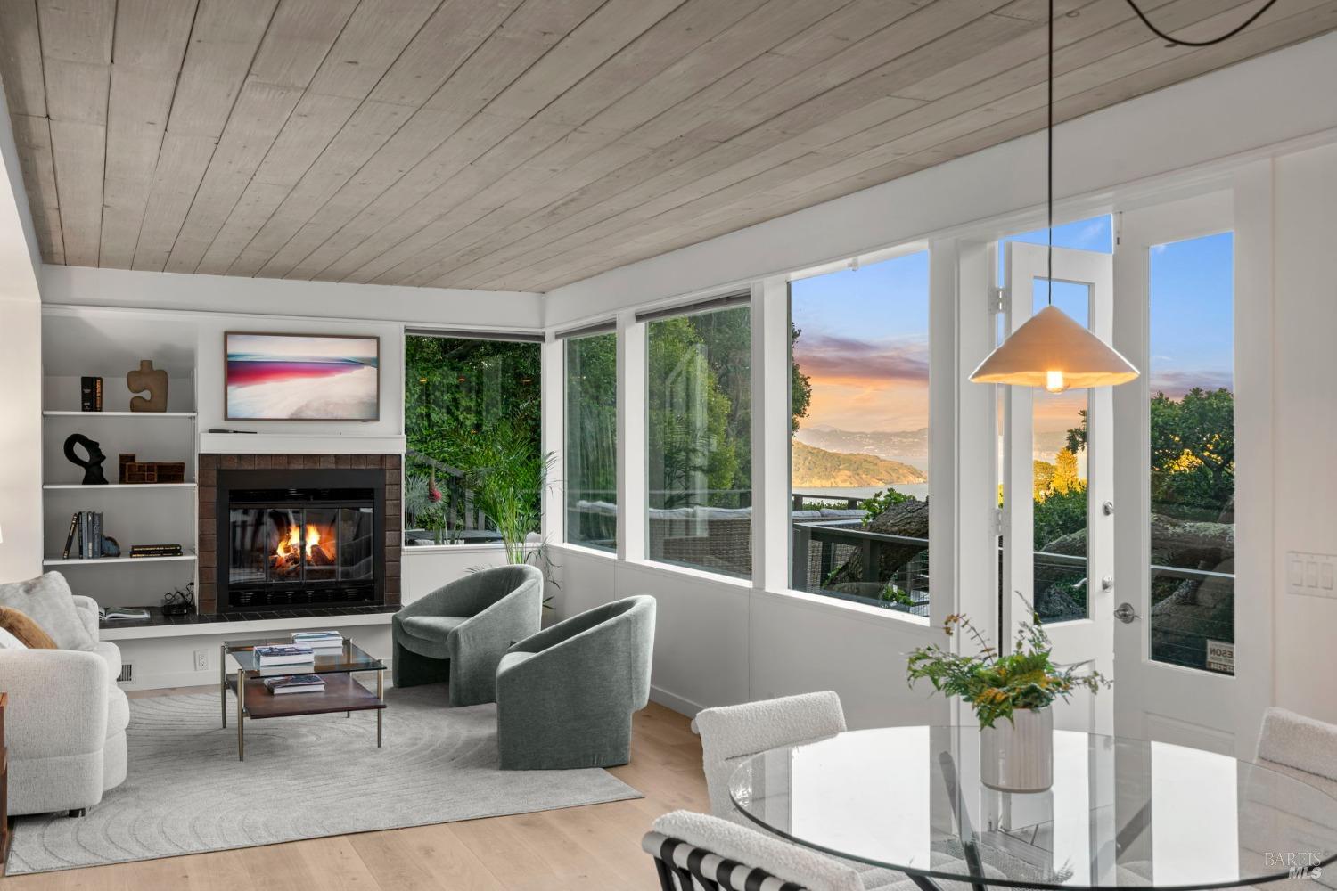 Detail Gallery Image 36 of 60 For 95 Monte Mar Dr, Sausalito,  CA 94965 - 3 Beds | 2/1 Baths
