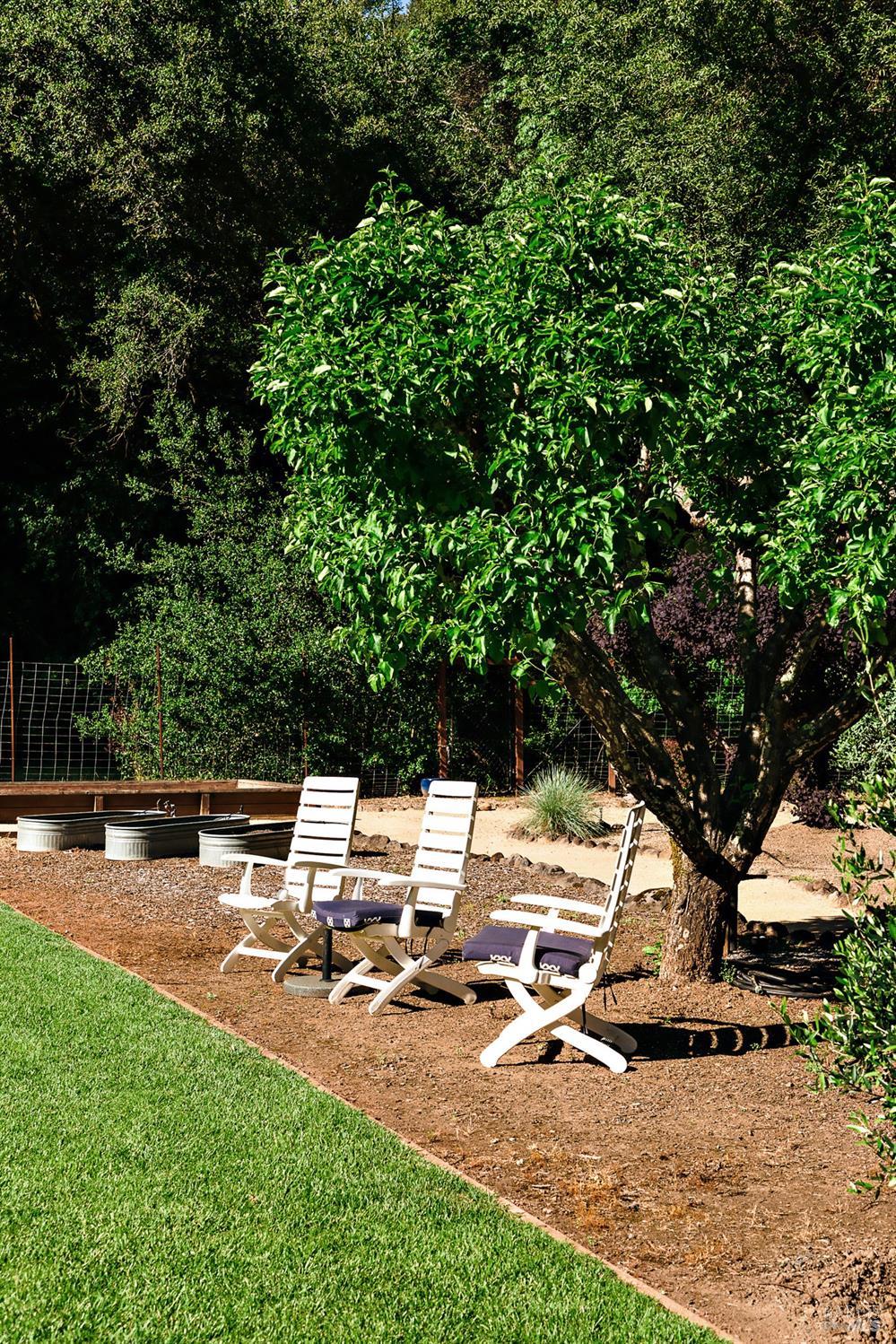 Detail Gallery Image 33 of 46 For 2859 Wallace Creek Rd, Healdsburg,  CA 95448 - 2 Beds | 2 Baths