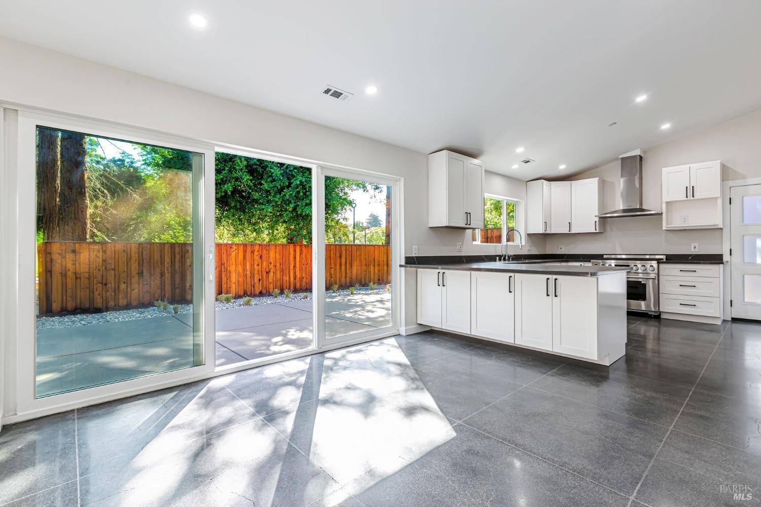Detail Gallery Image 8 of 45 For 140 Lobo Vista Unkn, Novato,  CA 94947 - 3 Beds | 2/1 Baths
