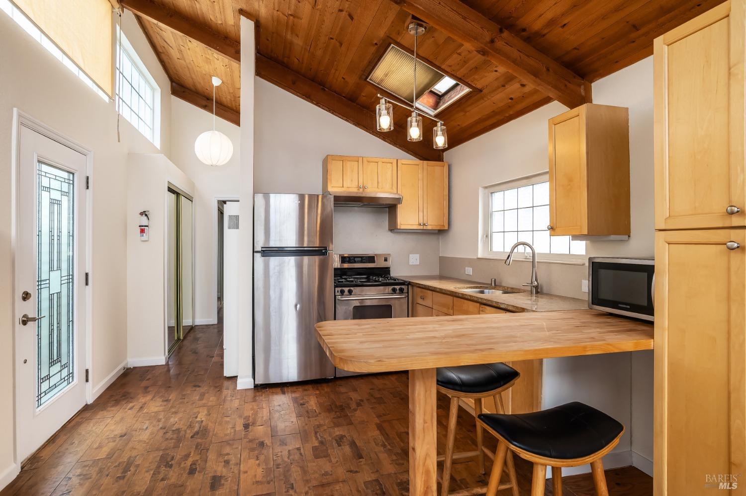 Detail Gallery Image 9 of 15 For 2 Gate 6 1/2 Rd, Sausalito,  CA 94965 - 1 Beds | 1 Baths