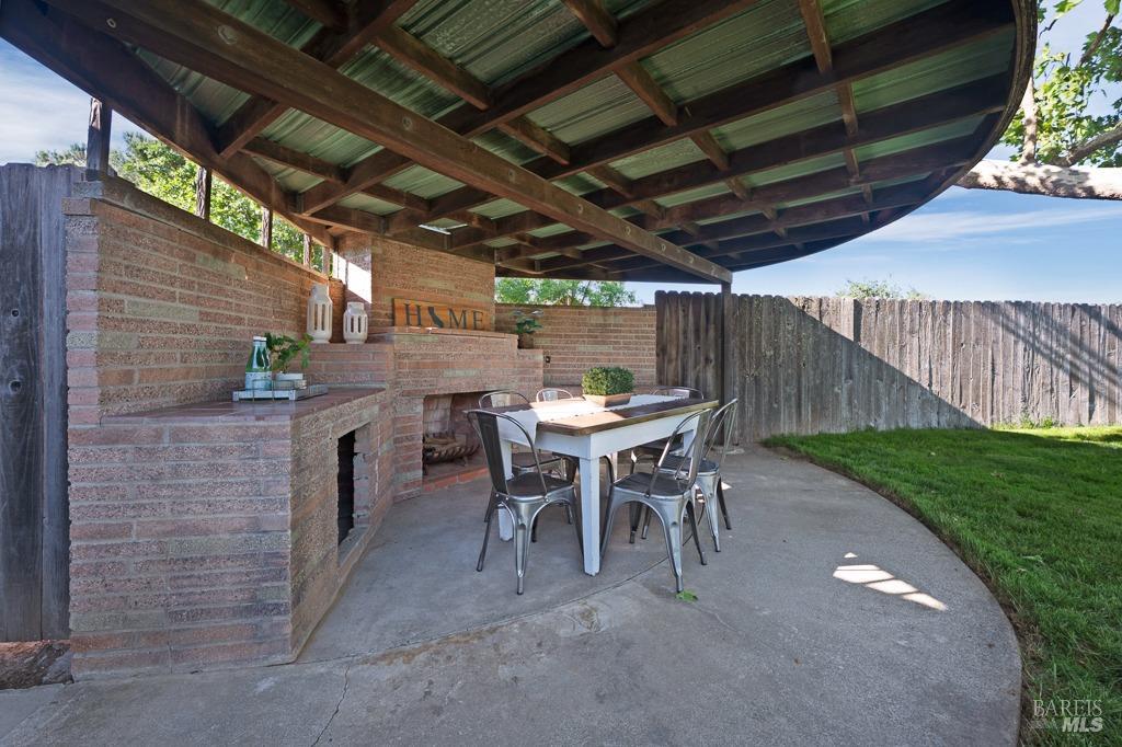 Detail Gallery Image 28 of 49 For 1021 Milk Barn Rd, Healdsburg,  CA 95448 - 3 Beds | 1 Baths
