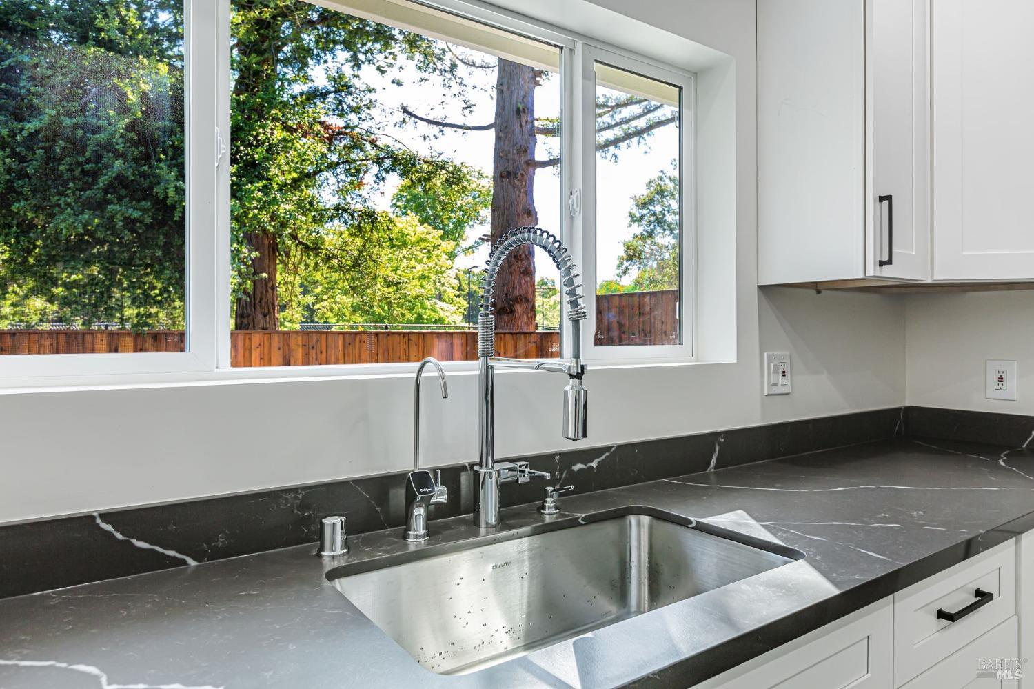 Detail Gallery Image 9 of 45 For 140 Lobo Vista Unkn, Novato,  CA 94947 - 3 Beds | 2/1 Baths