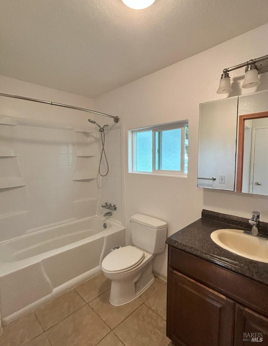 Detail Gallery Image 10 of 18 For 2499 Eastman Ln, Petaluma,  CA 94952 - 2 Beds | 1 Baths