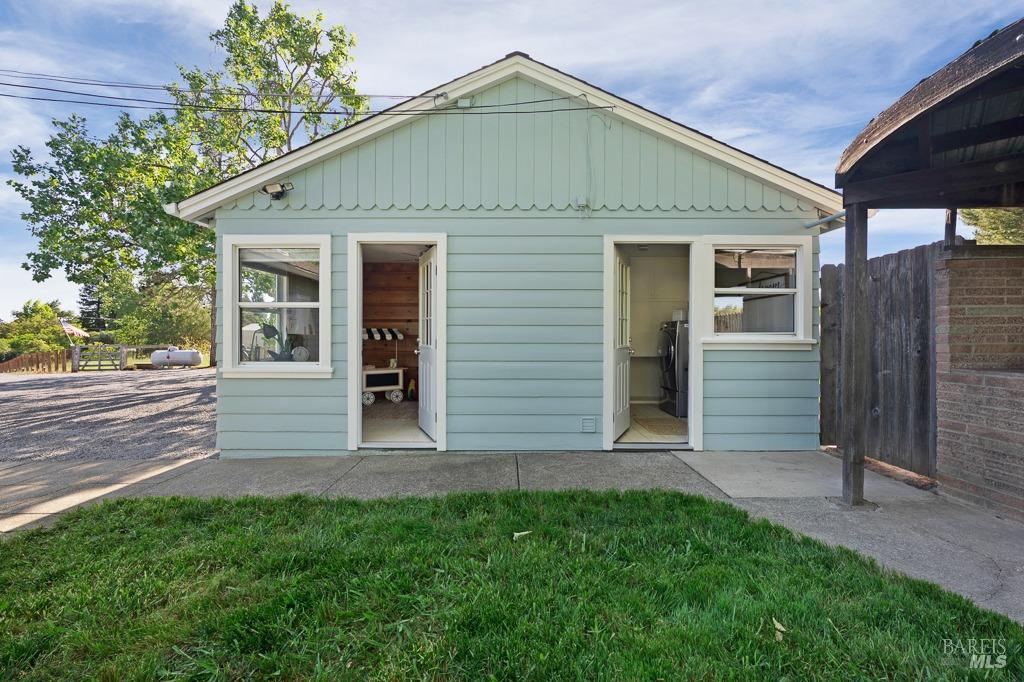 Detail Gallery Image 26 of 49 For 1021 Milk Barn Rd, Healdsburg,  CA 95448 - 3 Beds | 1 Baths